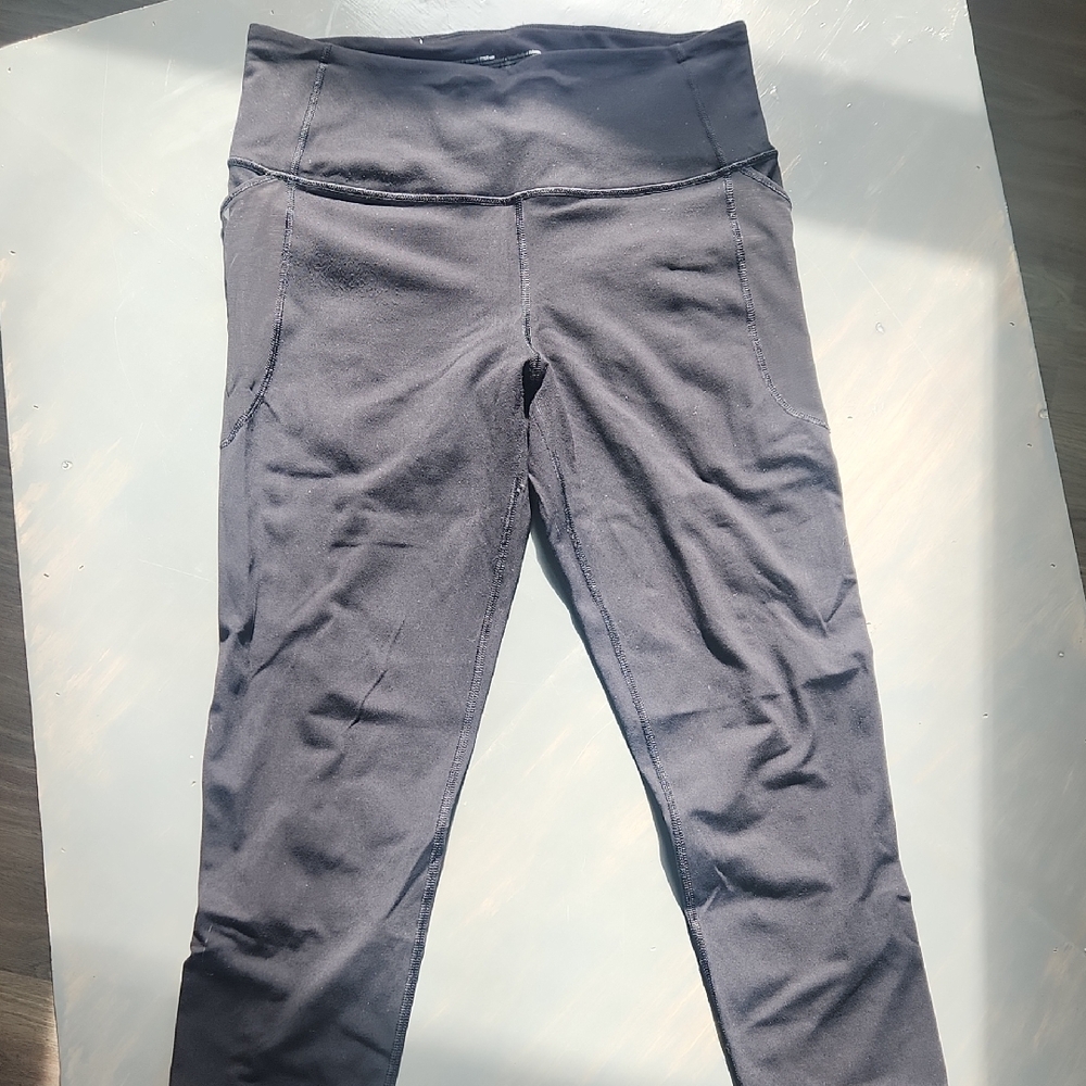 Victoria's Secret Knockout Capri Leggings